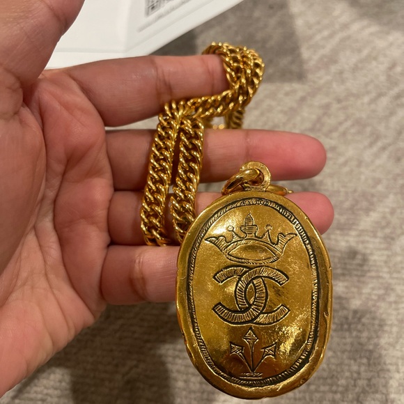 Vintage Chanel 24 KT Gold Plated Royal Crown CC Long Necklace - Picture 6 of 7